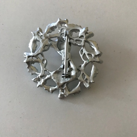 🐾 Vintage Reindeer Wreath Brooch - Picture 3 of 4